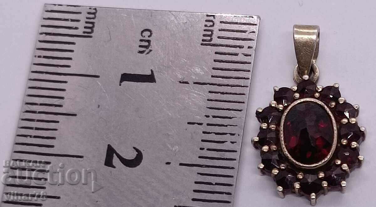 Beautiful silver pendant with garnet with price 169.99 BGN | € 86.91