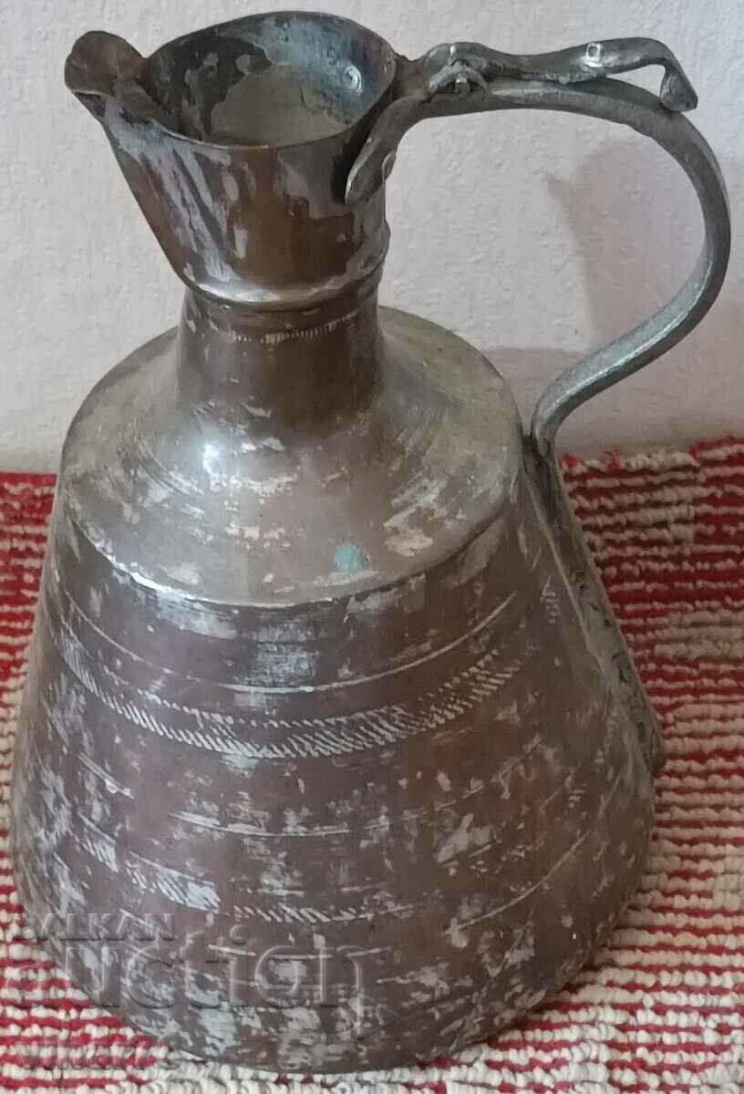 Auction  Old copper kettle, copper vessel