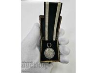 Рядък военен германски медал За Заслуга с лента и кутия