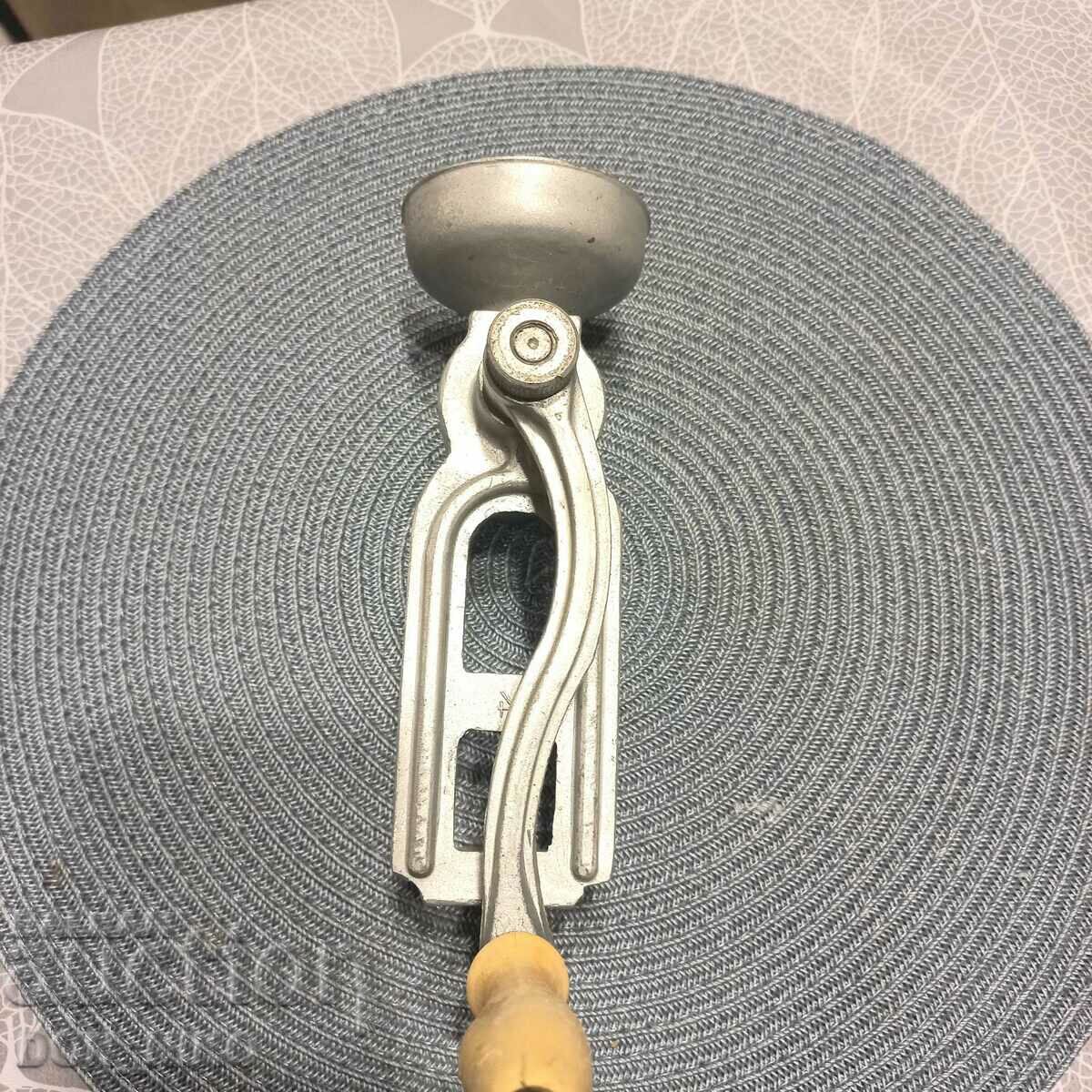 Παράδοση Μύλος μπαχαρικών αλουμινίου Παράδοση Μύλος μπαχαρικών αλουμινίου