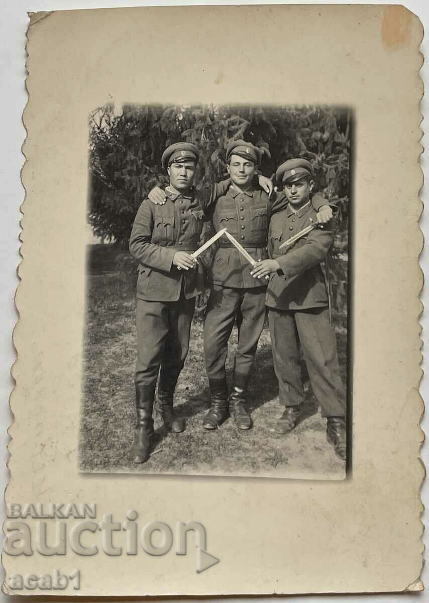 Soldati cu baioneta