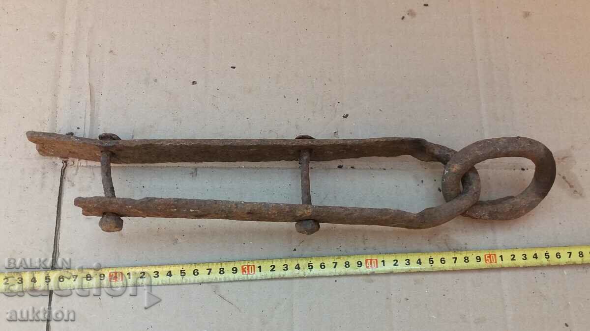 OLD YARN IRON with price 3.99 BGN | € 2.04 OLD YARN IRON with price 3.99 BGN | € 2.04