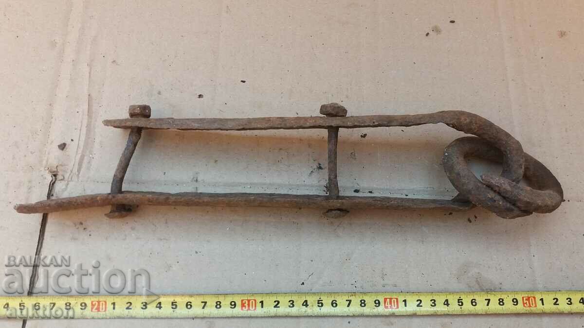 OLD YARN IRON - 5 OLD YARN IRON - 5