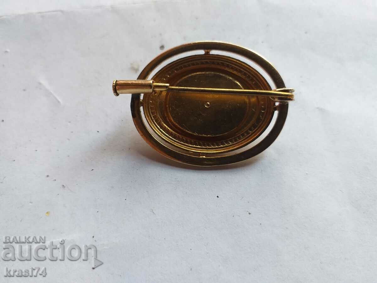 Gold-plated brooch with price 25.00 BGN | € 12.78 Gold-plated brooch with price 25.00 BGN | € 12.78