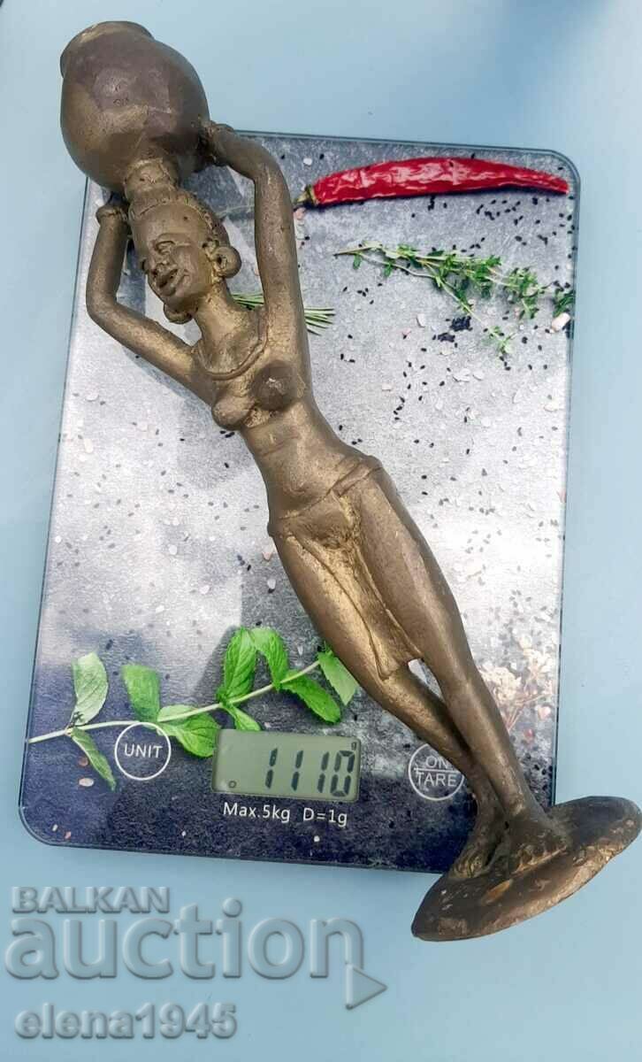 Delivery of African sculpture