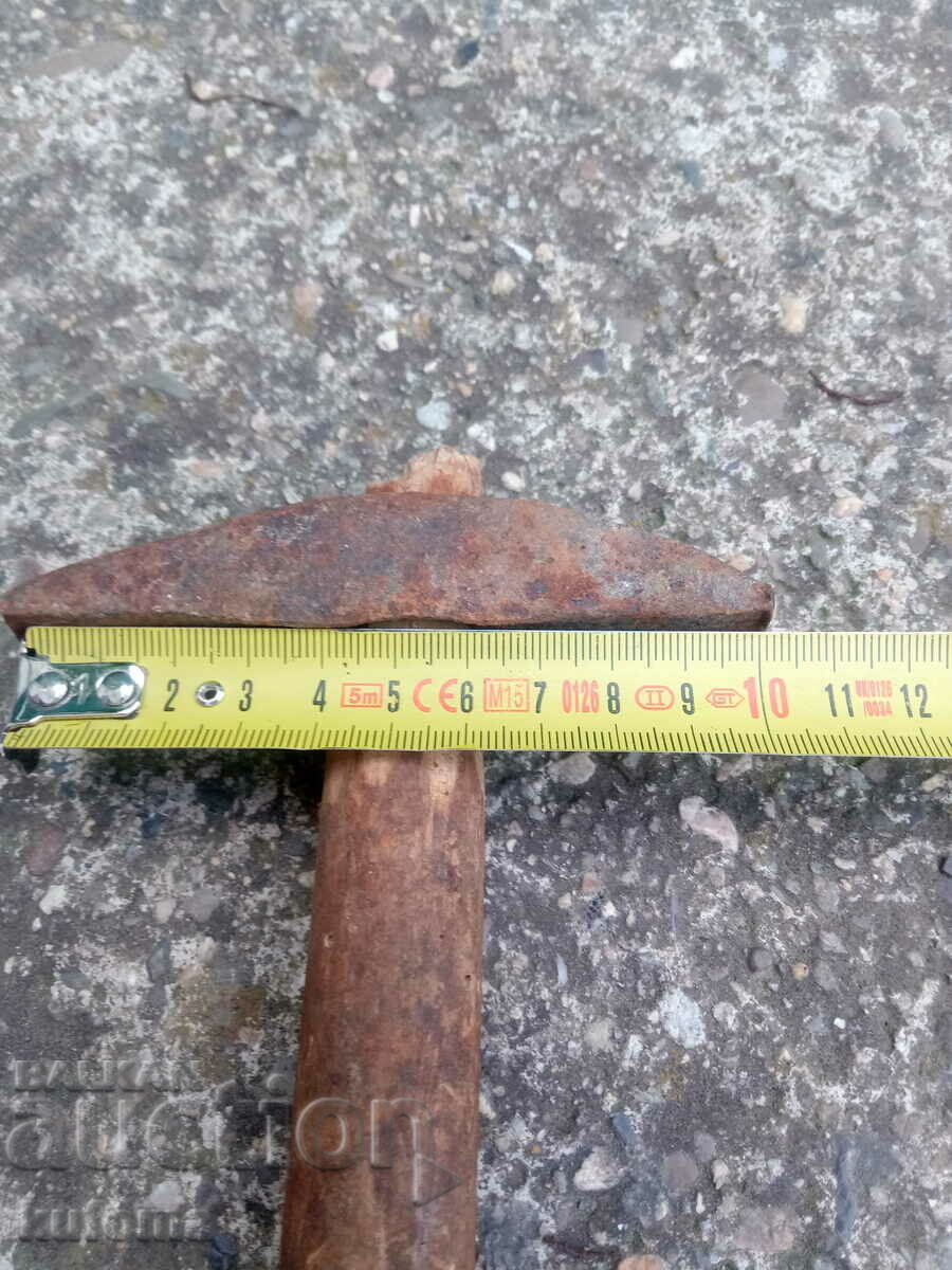 Auction An old hammer Auction An old hammer