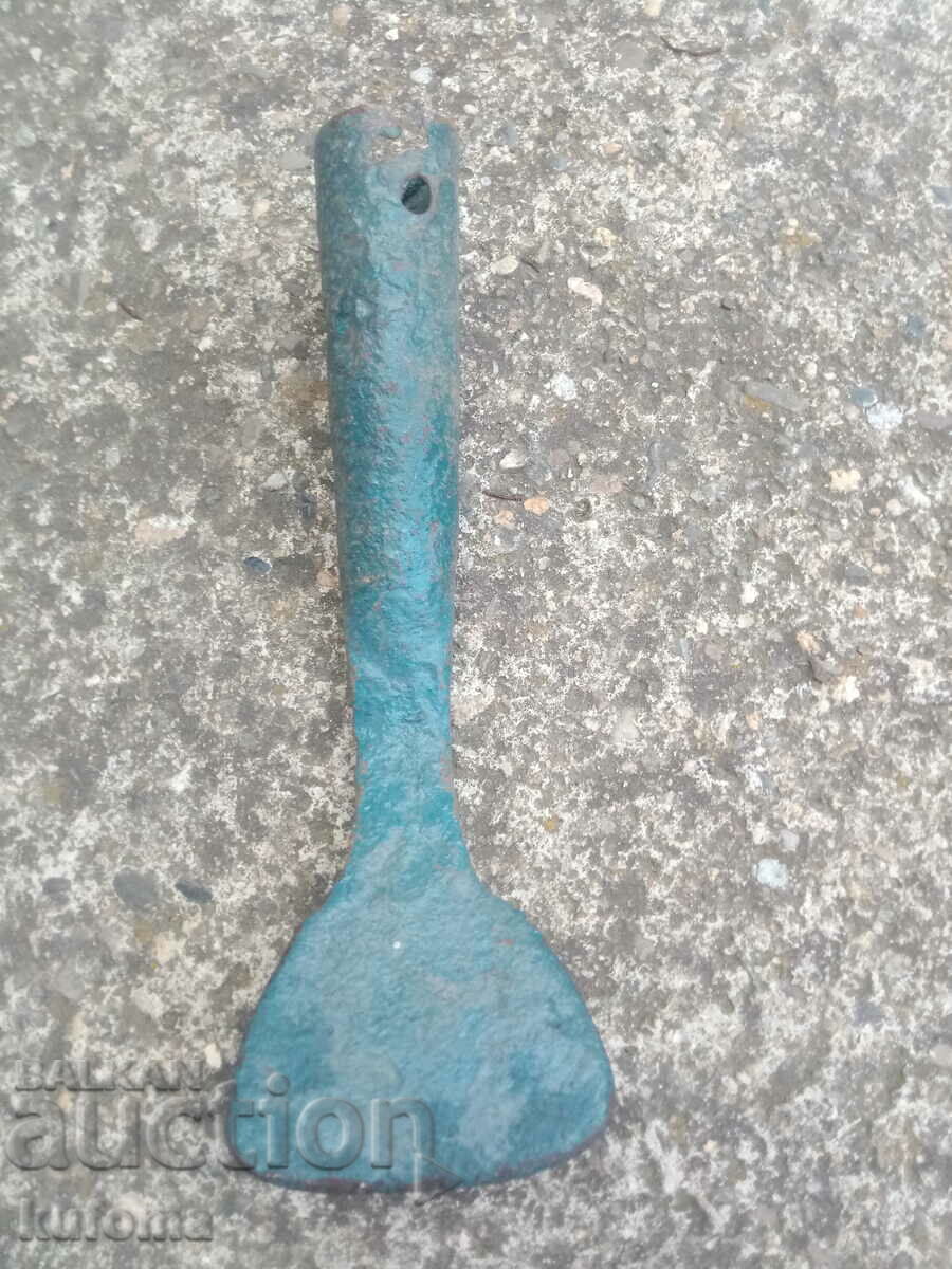 Old agricultural instrument with price 9.99 BGN | € 5.11 Old agricultural instrument with price 9.99 BGN | € 5.11