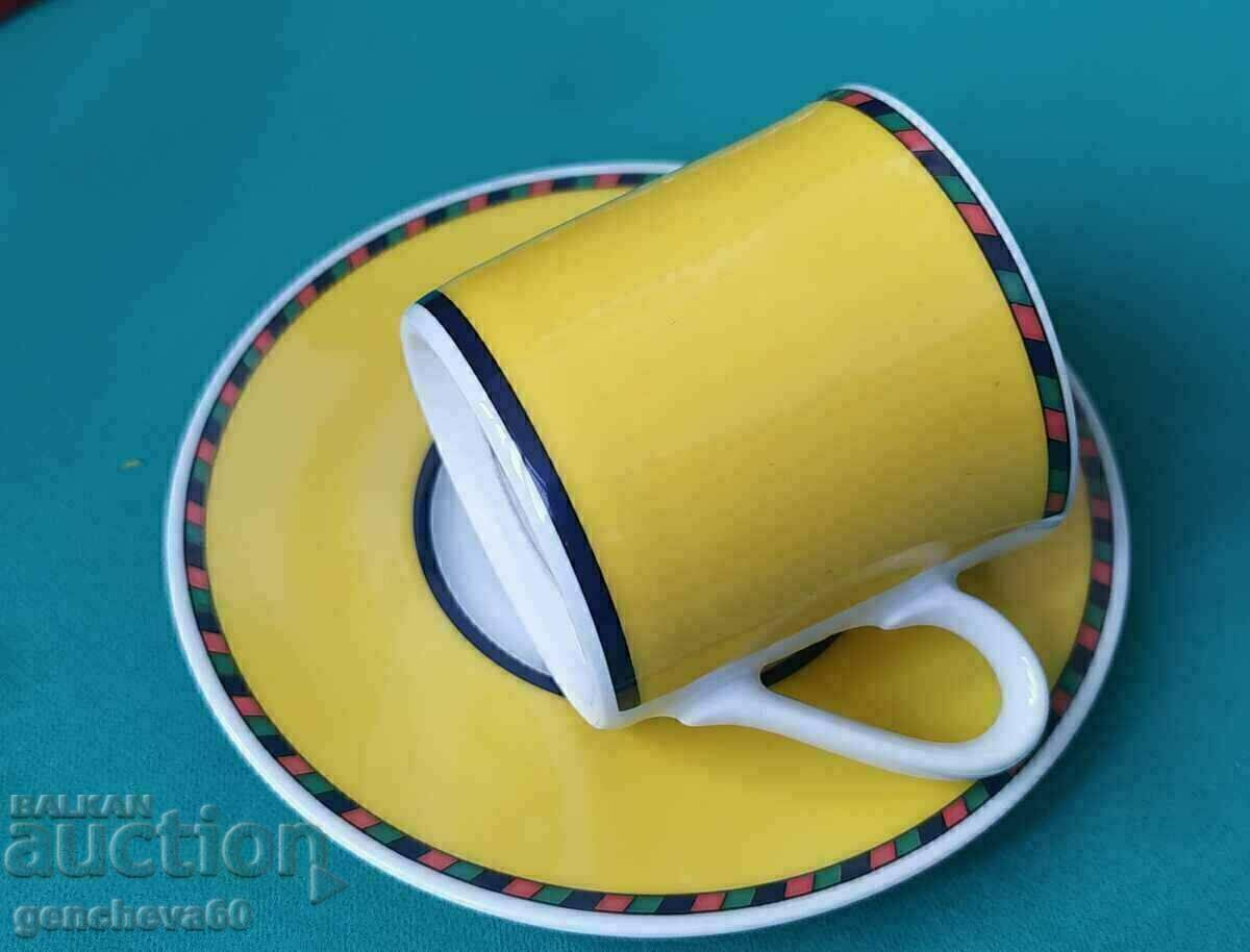 Доставка на Колекционна жълта чашка за кафе Доставка на Колекционна жълта чашка за кафе