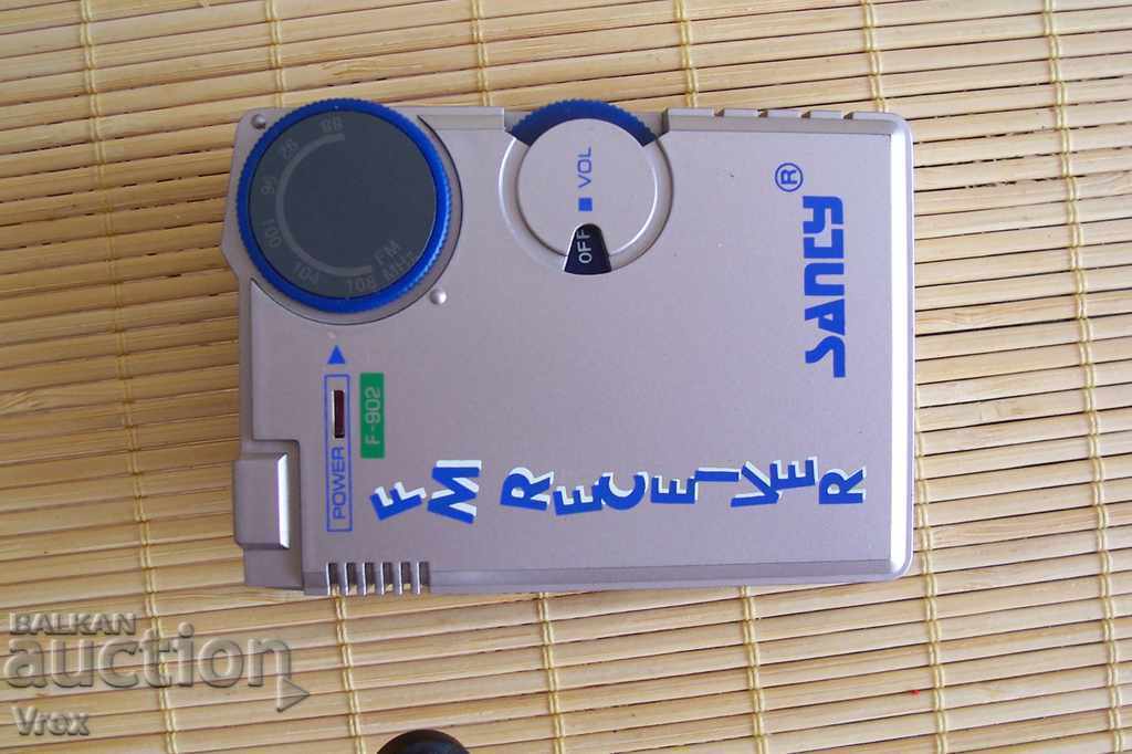 Collector transistor SANCY with headphones with price 12.00 BGN | € 6.14