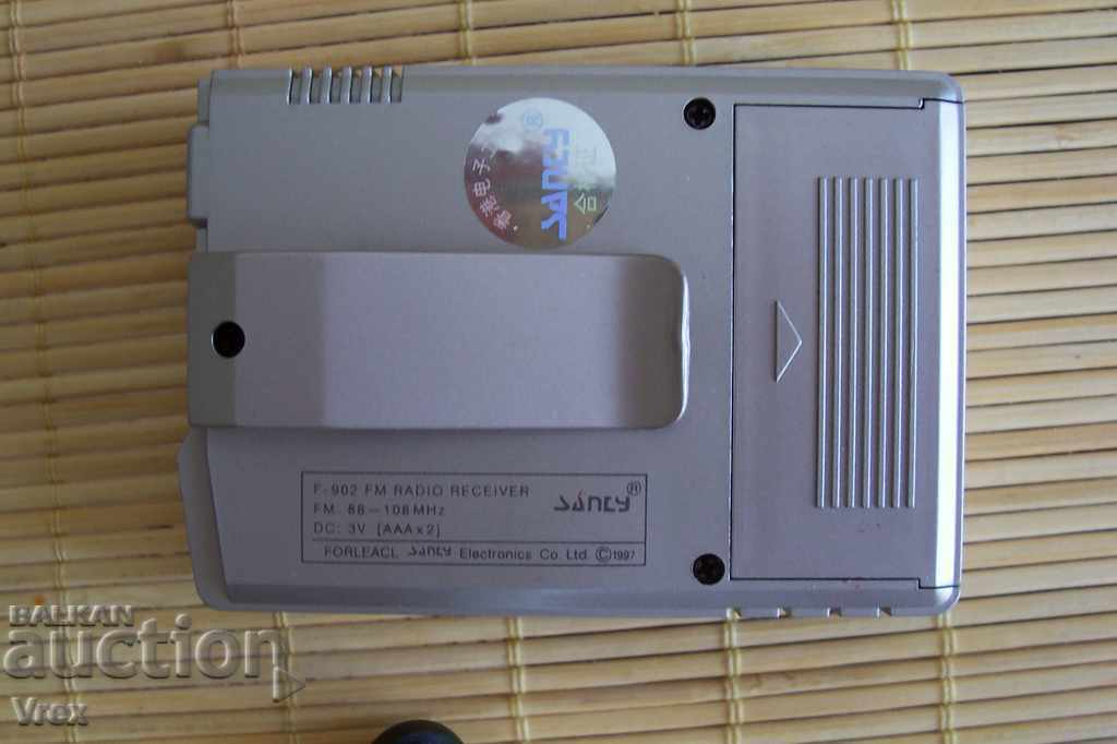 Delivery of Collector transistor SANCY with headphones