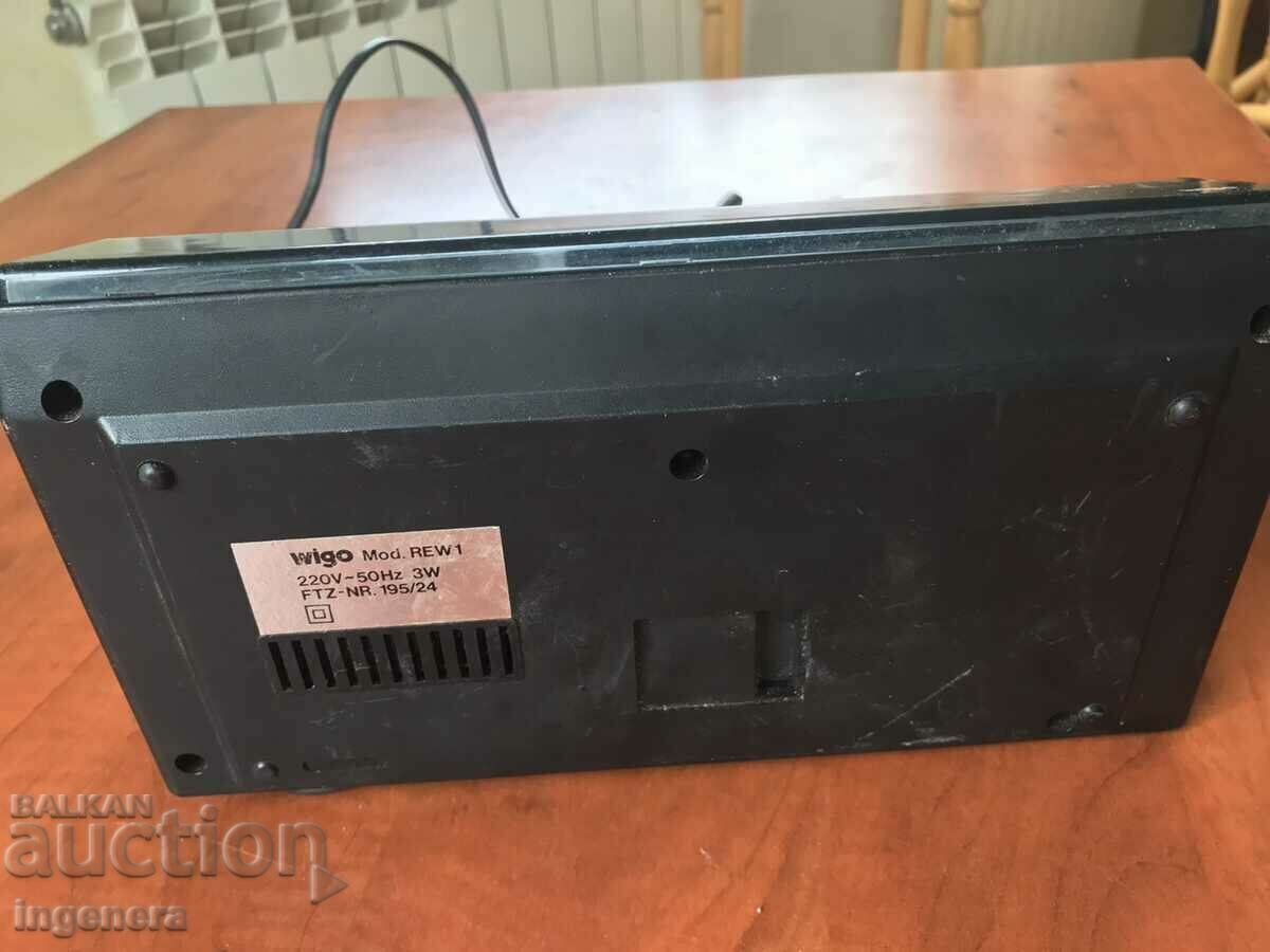 RADIO CLOCK RADIO - WORKS - 6 RADIO CLOCK RADIO - WORKS - 6