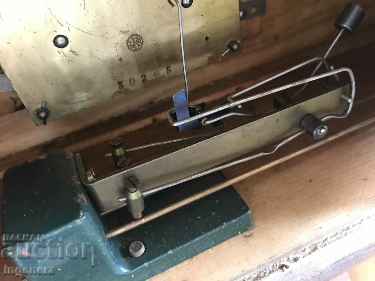 FIREPLACE CLOCK ANTIQUE LARGE WOODEN CASE - 7 FIREPLACE CLOCK ANTIQUE LARGE WOODEN CASE - 7