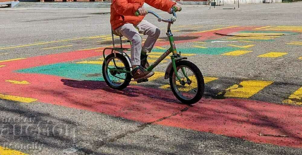 Αναπαλαιωμένα παιδικά Βαλκάνια (Balkan 1986) με τιμή € 196.85 | 385.01 BGN