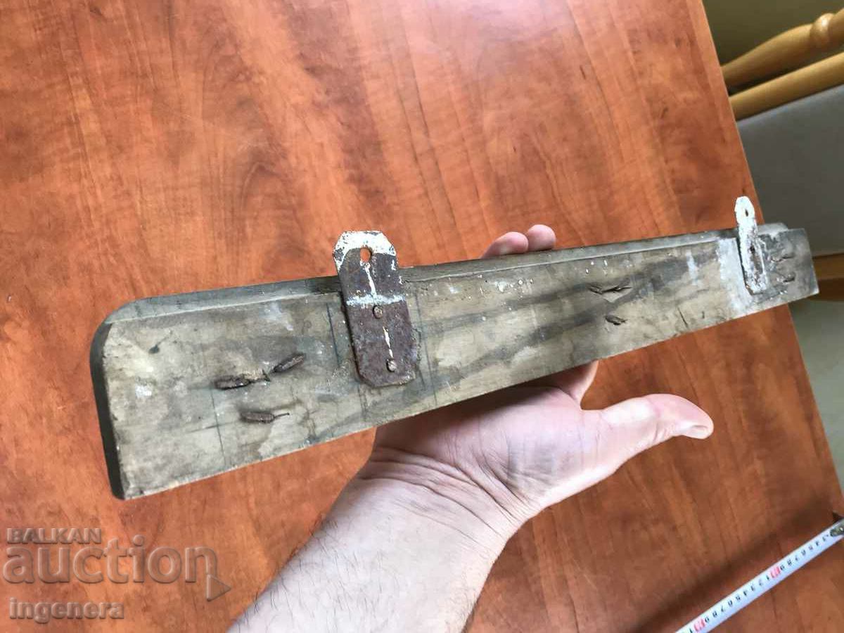 Auction HANGER HANGER WOOD ANTIQUE - TRIPLE BRASS Auction HANGER HANGER WOOD ANTIQUE - TRIPLE BRASS