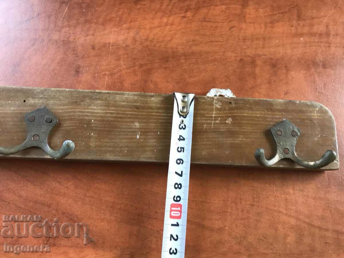 Delivery of HANGER HANGER WOOD ANTIQUE - TRIPLE BRASS Delivery of HANGER HANGER WOOD ANTIQUE - TRIPLE BRASS