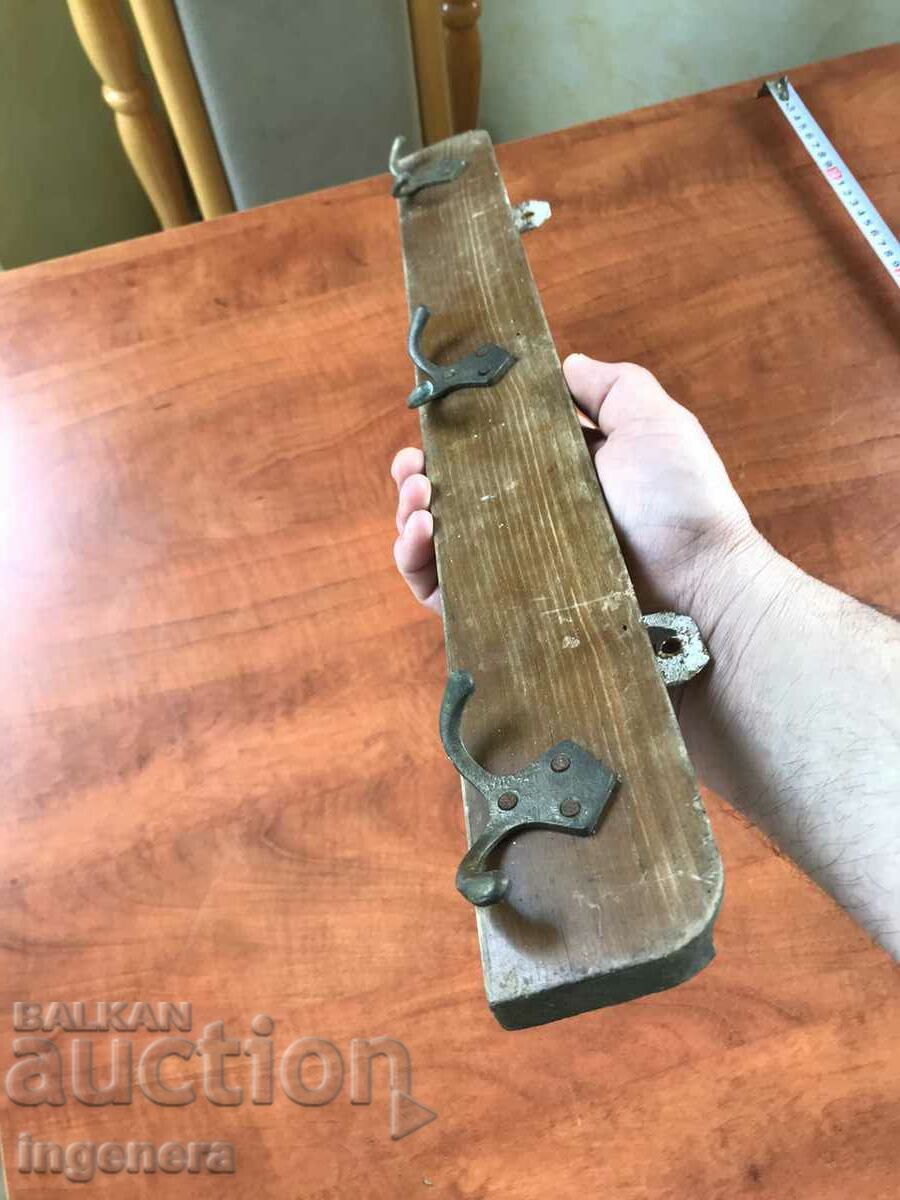 HANGER HANGER WOOD ANTIQUE - TRIPLE BRASS - 5 HANGER HANGER WOOD ANTIQUE - TRIPLE BRASS - 5