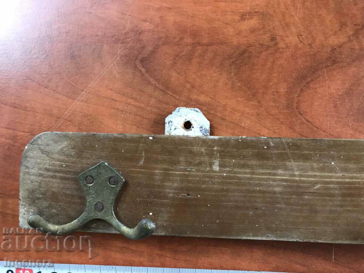 HANGER HANGER WOOD ANTIQUE - TRIPLE BRASS - 6 HANGER HANGER WOOD ANTIQUE - TRIPLE BRASS - 6