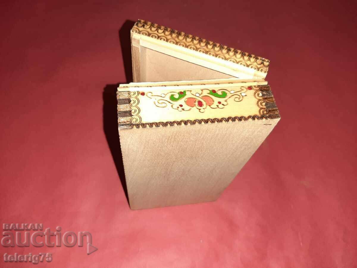 Auction  Beautiful Old Wooden Box