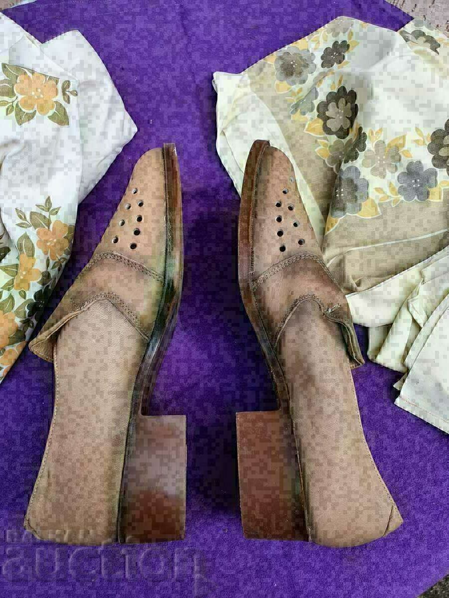 Δημοπρασία Ολοκαίνουργια παπούτσια της "Hammer and Sickle" Gabrovo, από τον κομμουνισμό Δημοπρασία Ολοκαίνουργια παπούτσια της "Hammer and Sickle" Gabrovo, από τον κομμουνισμό