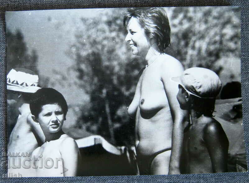 Fotografie veche de artă erotică din Sotsa cu mama pe mare fotografie