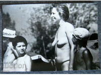 Fotografie veche de artă erotică din Sotsa cu mama pe mare fotografie