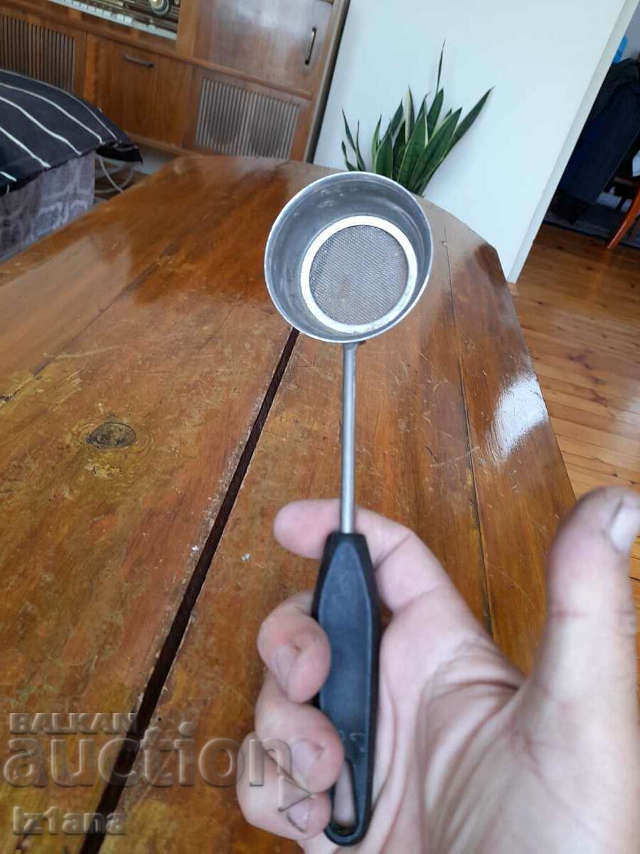 Old strainer with price 8.00 BGN | € 4.09 Old strainer with price 8.00 BGN | € 4.09
