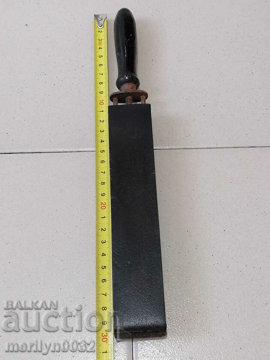 Αντίκες ξύστρα ξυραφιού, λουρί, ξυράφι με τιμή 47.00 BGN | € 24.03 Αντίκες ξύστρα ξυραφιού, λουρί, ξυράφι με τιμή 47.00 BGN | € 24.03