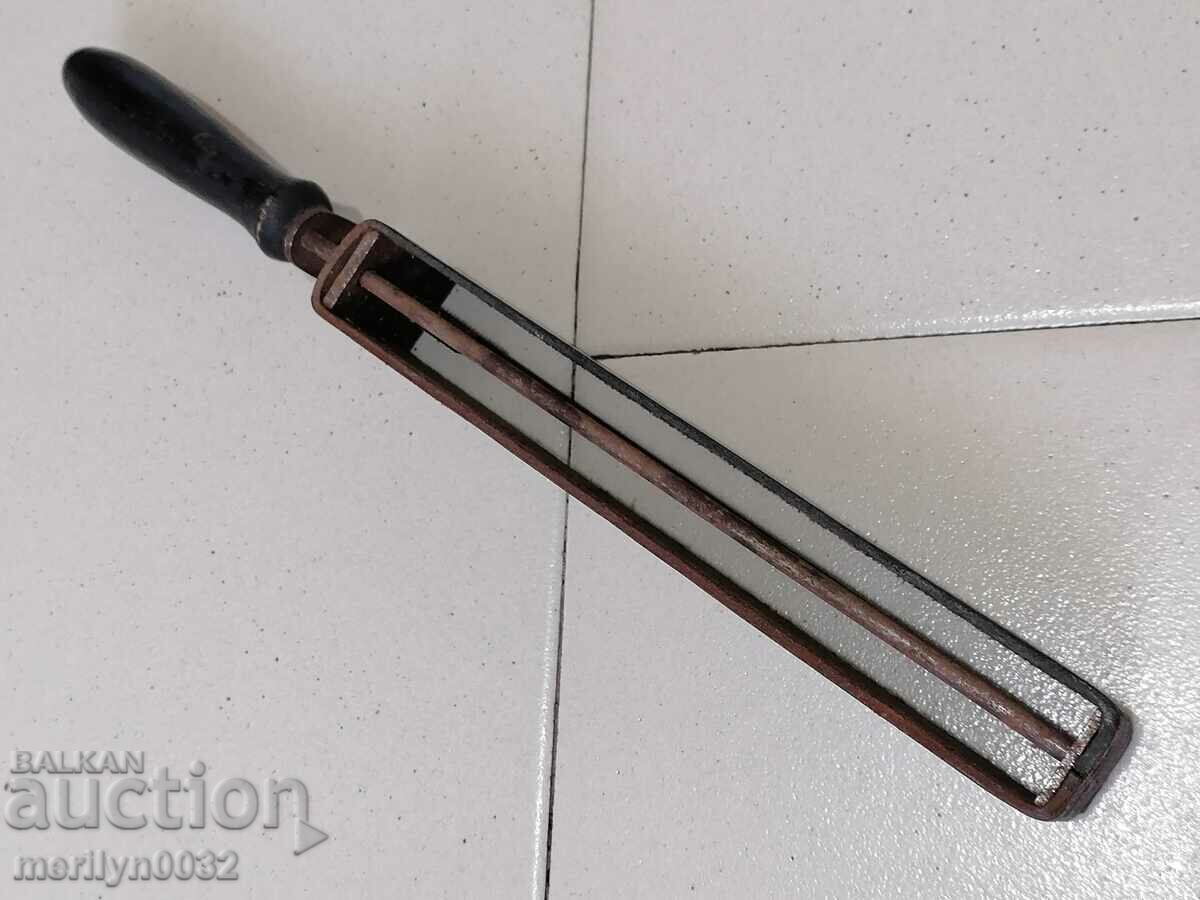 Δημοπρασία Αντίκες ξύστρα ξυραφιού, λουρί, ξυράφι Δημοπρασία Αντίκες ξύστρα ξυραφιού, λουρί, ξυράφι