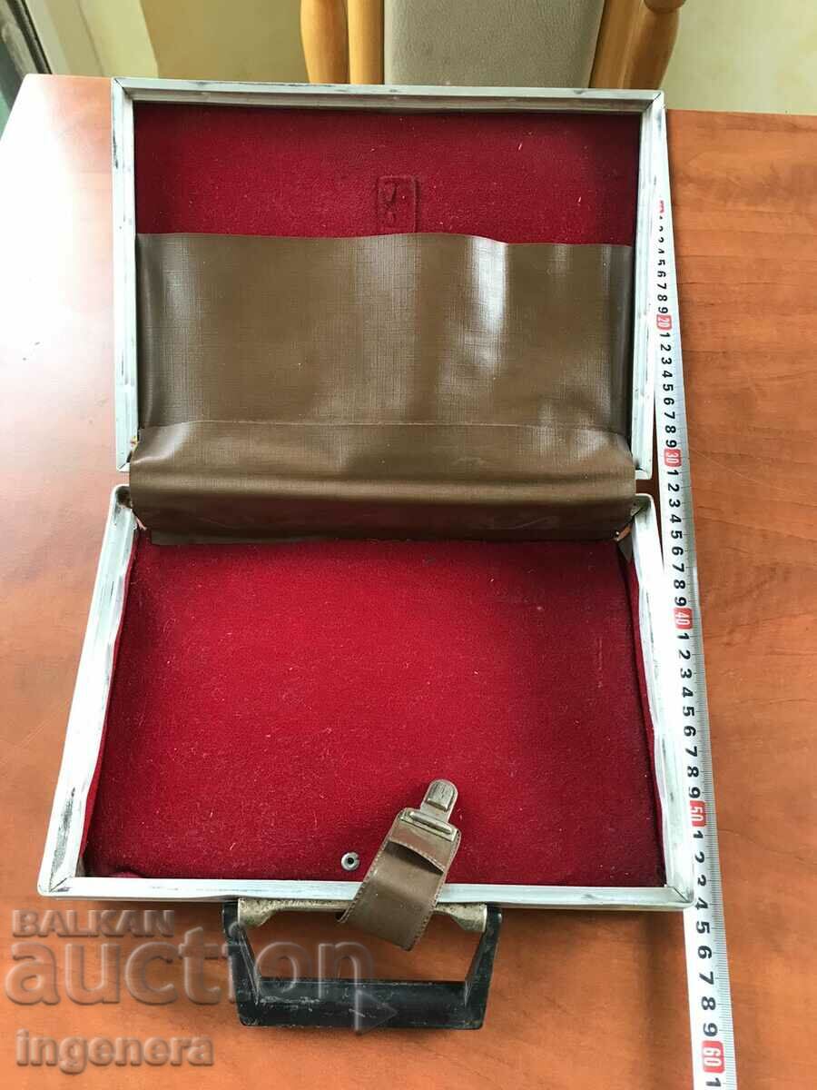 Auction MEDICINE BOX CAR MEDICINE SUITCASE FROM SOCA Auction MEDICINE BOX CAR MEDICINE SUITCASE FROM SOCA