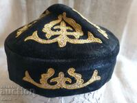 Стара неупотребявана ритуална шапка- Тюбитейка