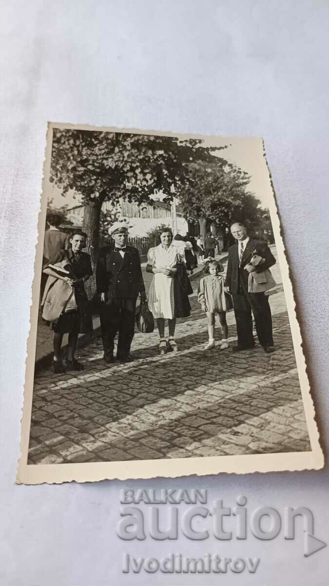 Fotografie Sofia Knyazhevo Doi bărbați, două femei și o fată 1943