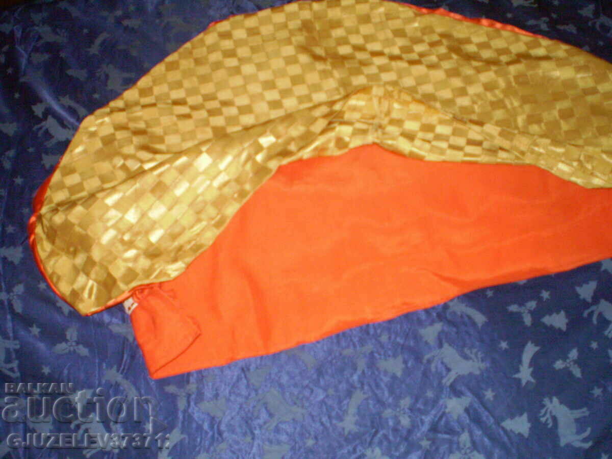 Delivery of Retro handmade cushion fillet red satin Delivery of Retro handmade cushion fillet red satin