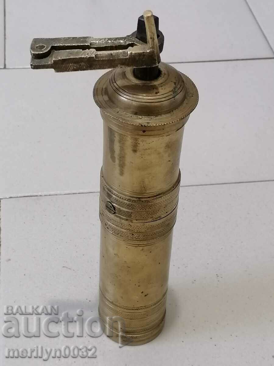 Българска ръчна мелничка за чер пипер, кафе, мелница с цена 78.00 лв. | € 39.88 Българска ръчна мелничка за чер пипер, кафе, мелница с цена 78.00 лв. | € 39.88