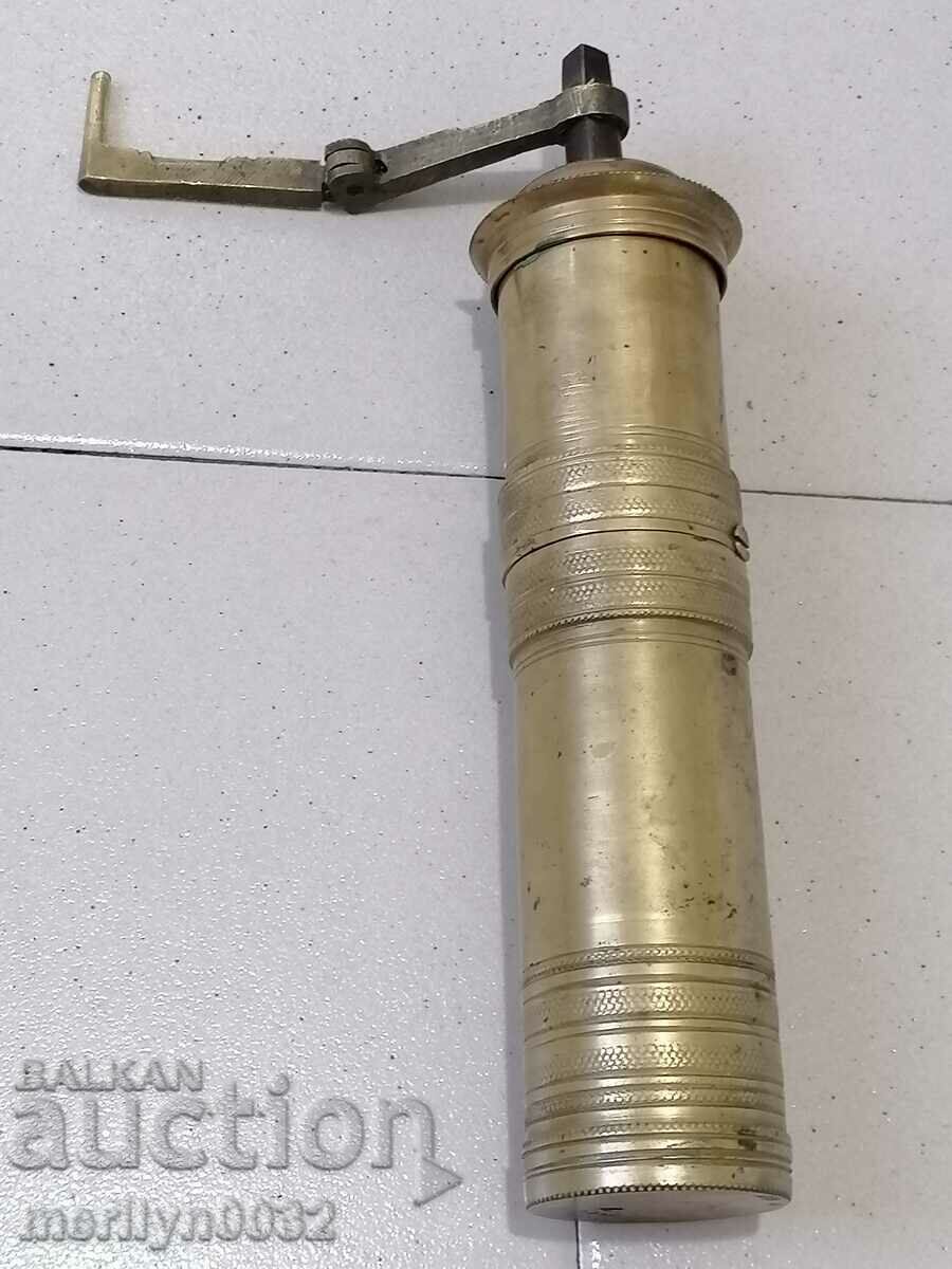 Доставка на Българска ръчна мелничка за чер пипер, кафе, мелница Доставка на Българска ръчна мелничка за чер пипер, кафе, мелница