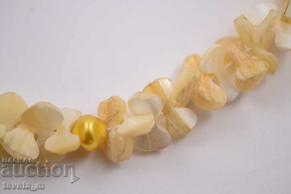 Antique necklace, mother of pearl necklace 67.6 g with price 35.00 BGN | € 17.90 Antique necklace, mother of pearl necklace 67.6 g with price 35.00 BGN | € 17.90