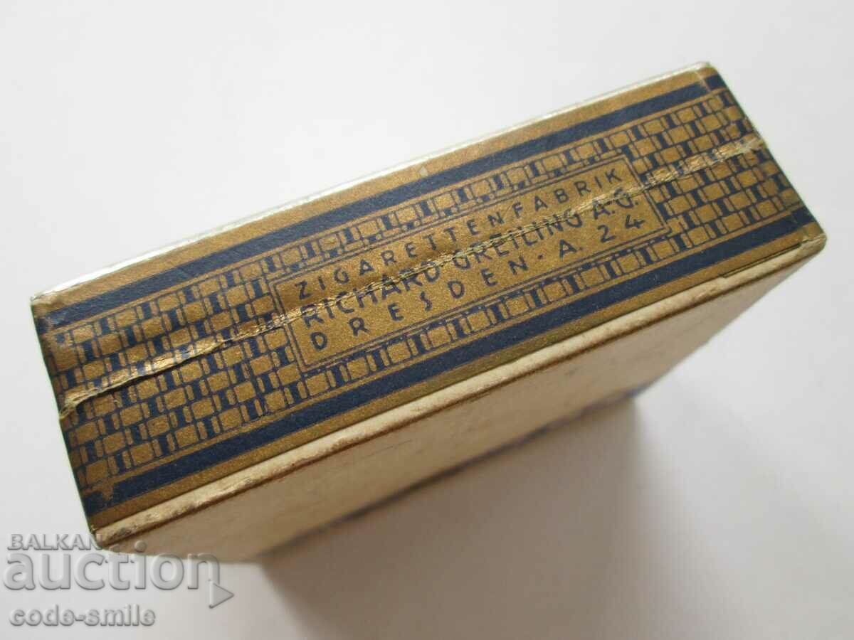 Auction Old German packaging box of cigarettes and cigarette cards 1926 Auction Old German packaging box of cigarettes and cigarette cards 1926