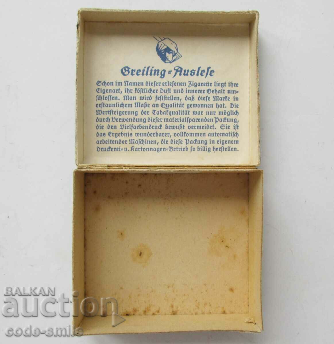Old German packaging box of cigarettes and cigarette cards 1926 - 5 Old German packaging box of cigarettes and cigarette cards 1926 - 5