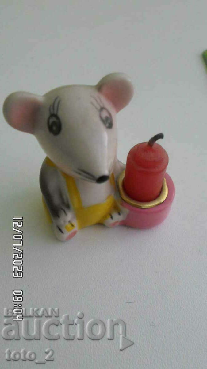 FIGURĂ MICĂ SFEMINĂRĂ PORCELANĂ (șoarece) FIGURĂ MICĂ SFEMINĂRĂ PORCELANĂ (șoarece)
