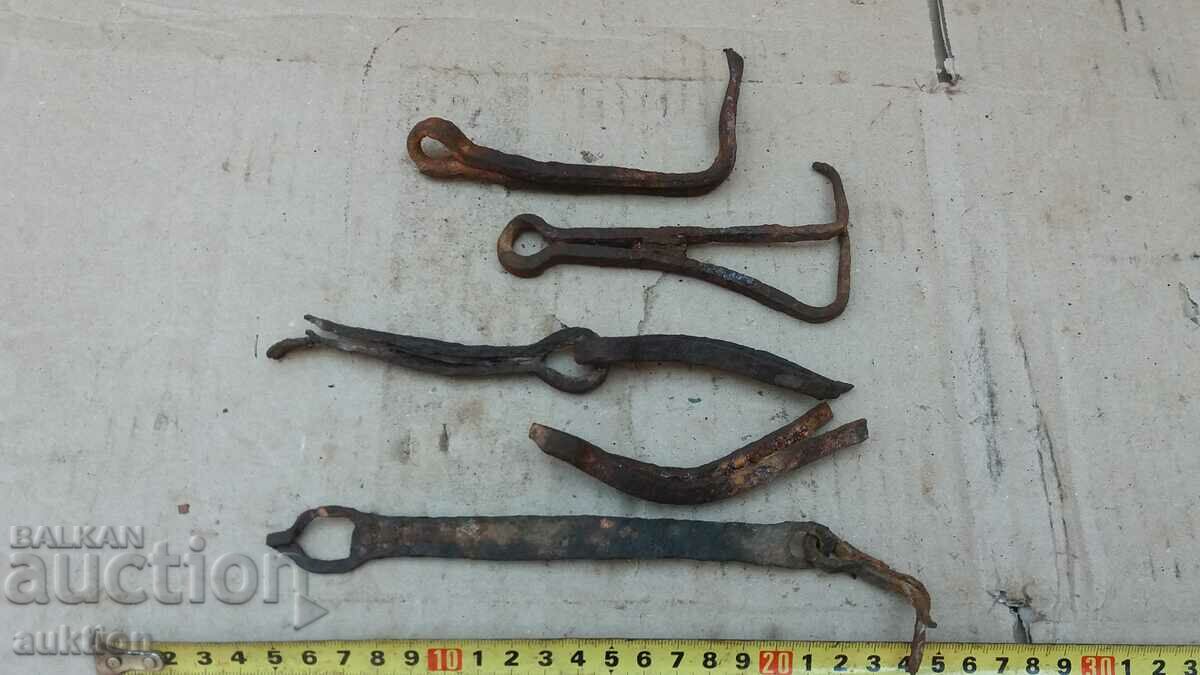 Auction  OLD DOOR HINGES - REVIVAL