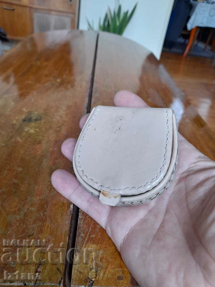 Auction  An old leather purse