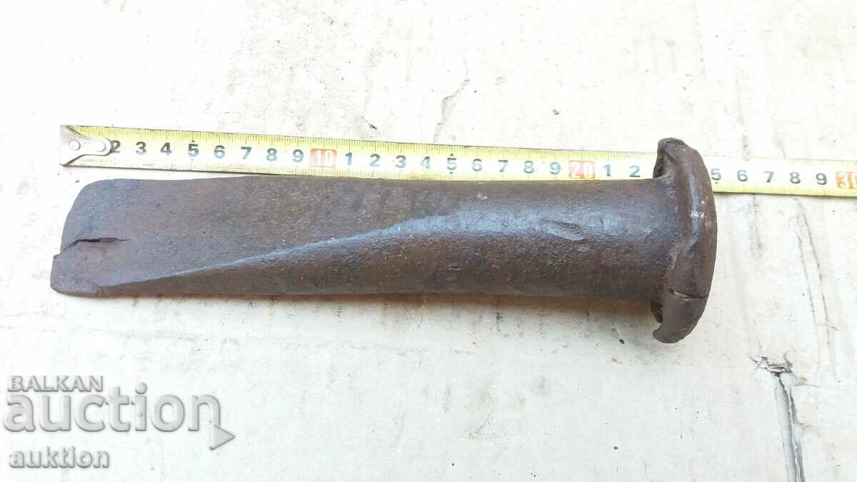 Auction OLD SOLID CARPASS CUTTING DAGGER, DANNERS Auction OLD SOLID CARPASS CUTTING DAGGER, DANNERS