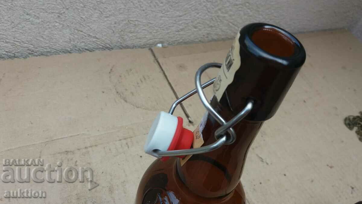 BOTTLE WITH AN INTERESTING CAP - 5
