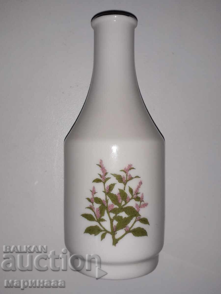 VAZĂ NOUĂ. PORŢELAN
