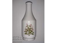 NEW VASE. PORCELAIN