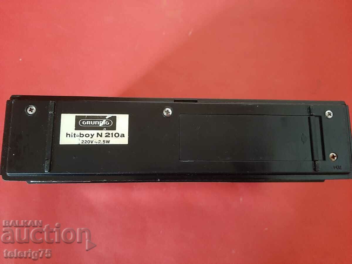 Delivery of Old Retro Radio 'GRUNDING Hit Boy-N' Delivery of Old Retro Radio 'GRUNDING Hit Boy-N'