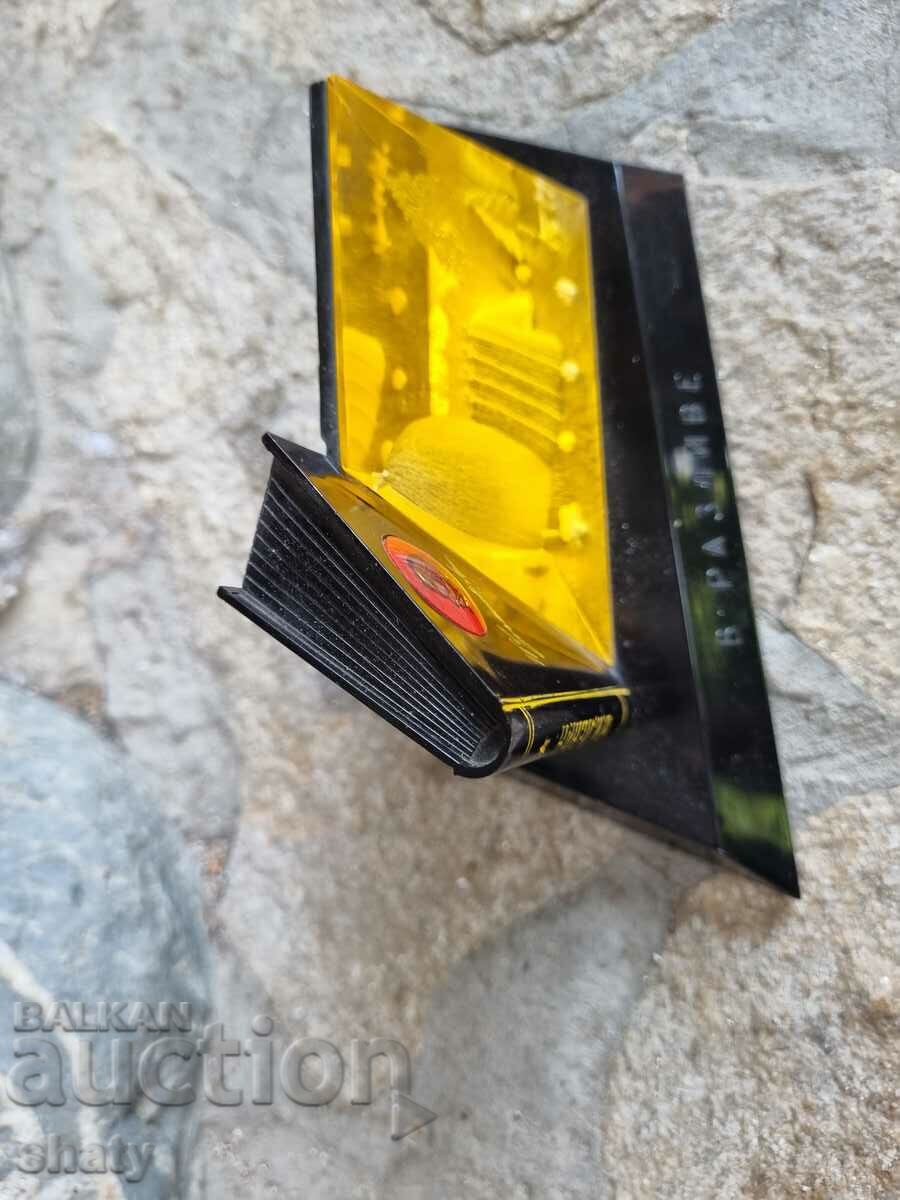 Old Russian souvenir. Lenin with price 65.00 BGN | € 33.23 Old Russian souvenir. Lenin with price 65.00 BGN | € 33.23