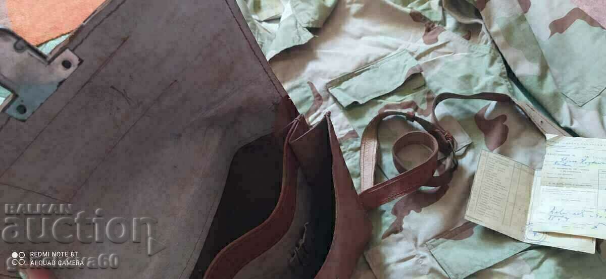 Livrarea Geantă retro din piele pentru bărbați și cămașă camuflaj numărul 164