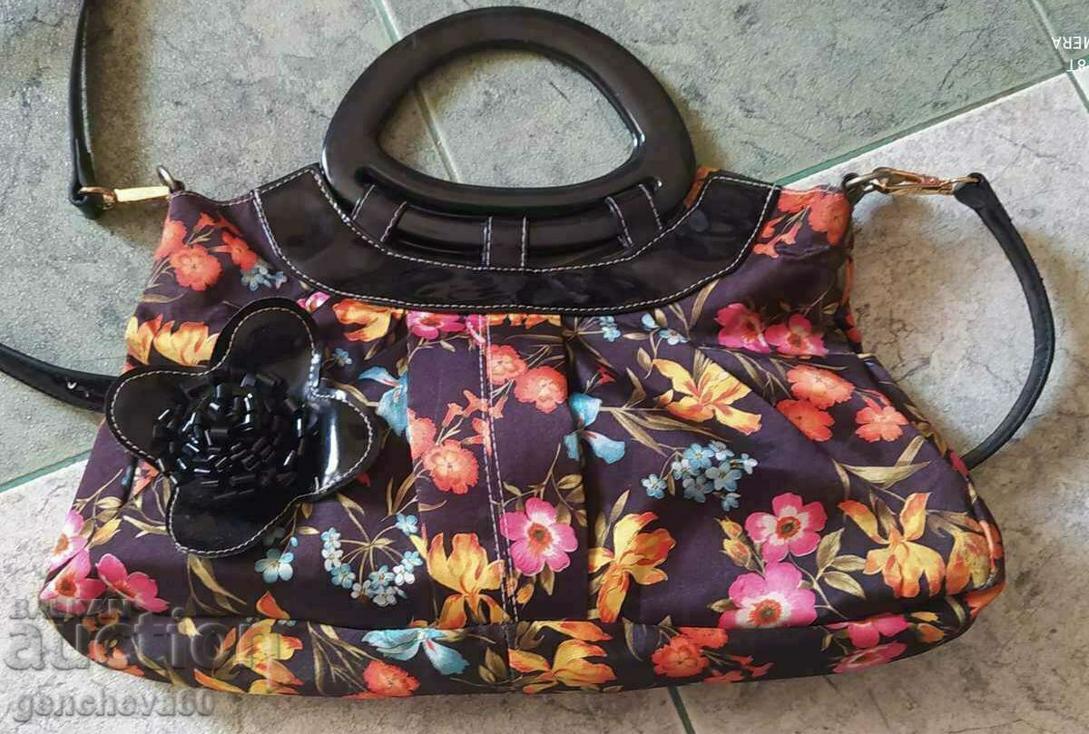 Retro handbag with handles 70s.