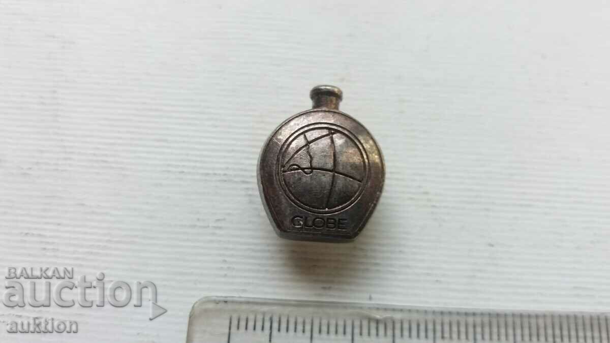 Delivery of SILVER PLATED GLOBE BADGE Delivery of SILVER PLATED GLOBE BADGE