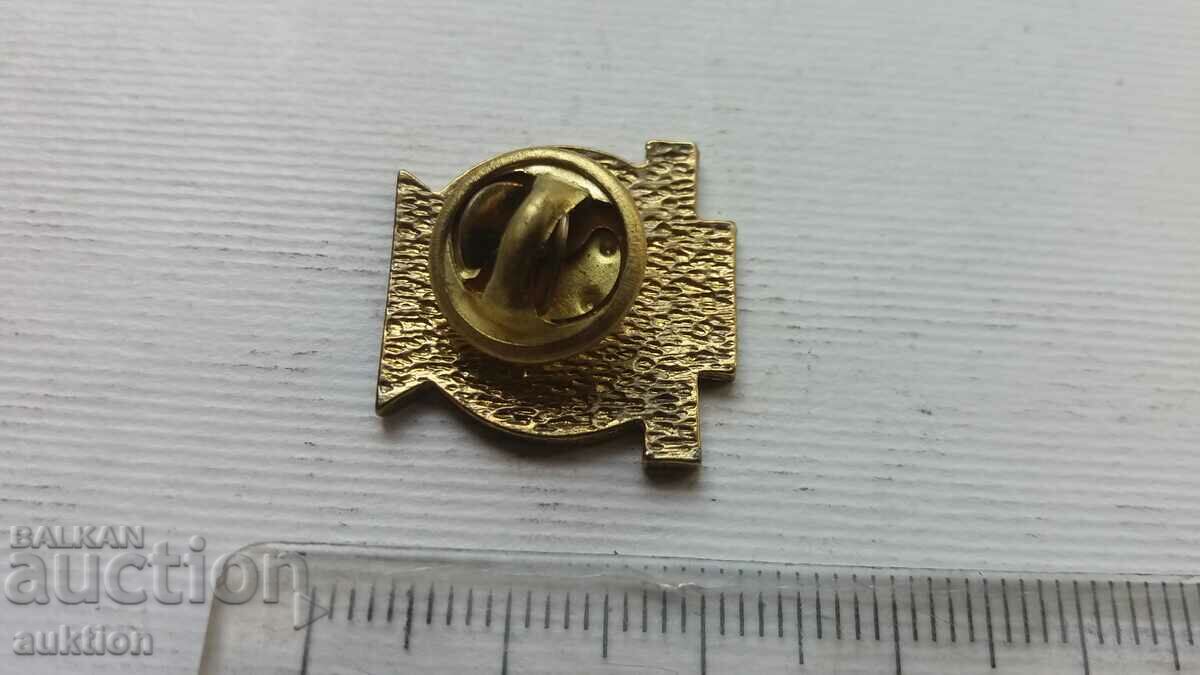 Delivery of VISION MARKETING ADVERTISING BADGE Delivery of VISION MARKETING ADVERTISING BADGE